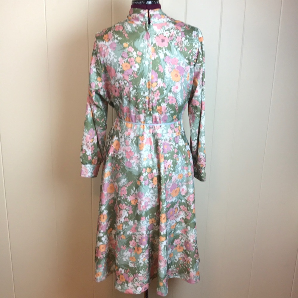 Vintage 70s/80s Sears Multicolor V Neck Day Dress - Picture 3 of 8